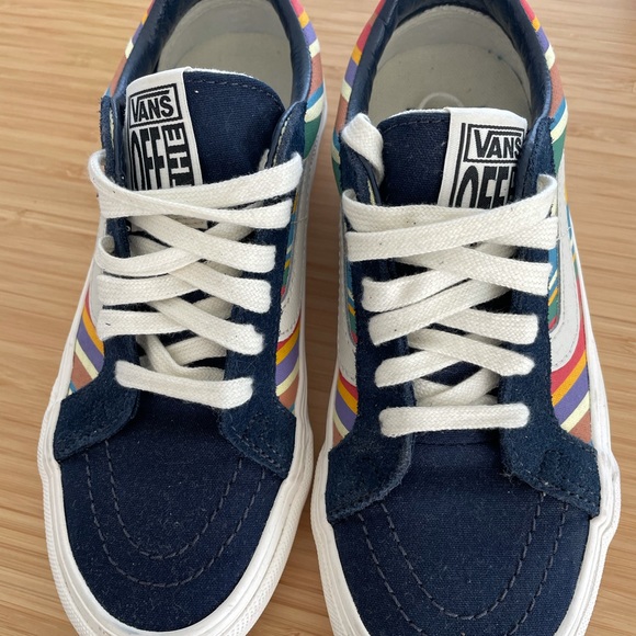 Vans - Picture 3 of 7